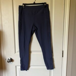 Mondetta L deep blue cropped yoga pants in very good condition